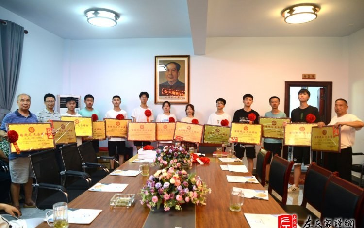 zuo_573b25796ee0bf3cd71ac7.jpg
