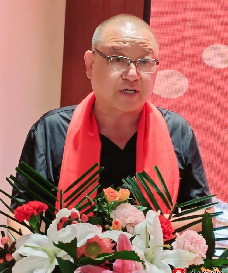 zuo_7bfac275e3994b4216b18a.jpg