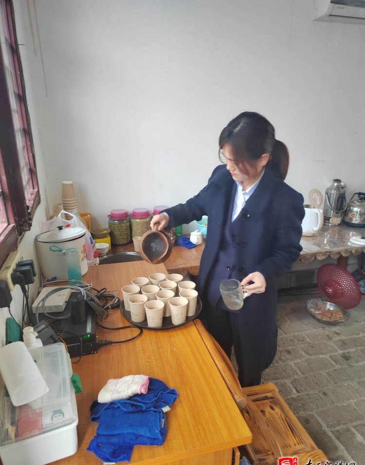 zuo_98645575fbb447e28407b6.jpg