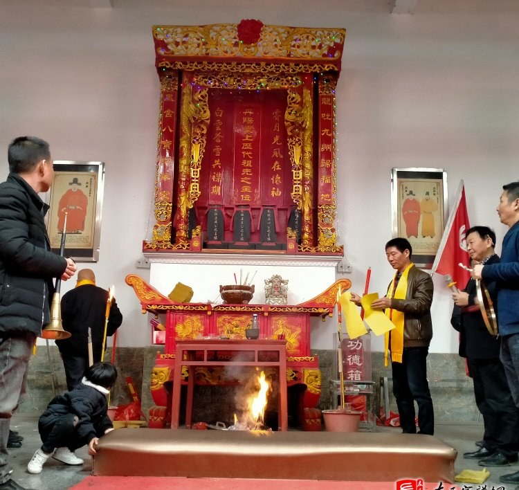 zuo_cff55e318e568c053cfc46.jpg